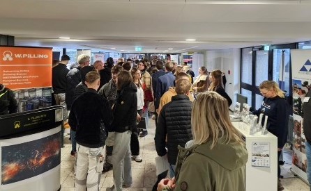 Volle Flure, viele Perspektiven: Erfolgreiche Ausbildungsmesse Zukunft.Beruf in Aurich